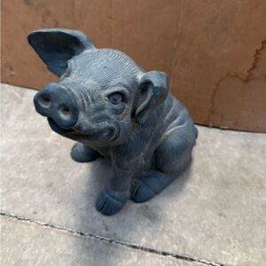 NWT Garden resin Gray Pig